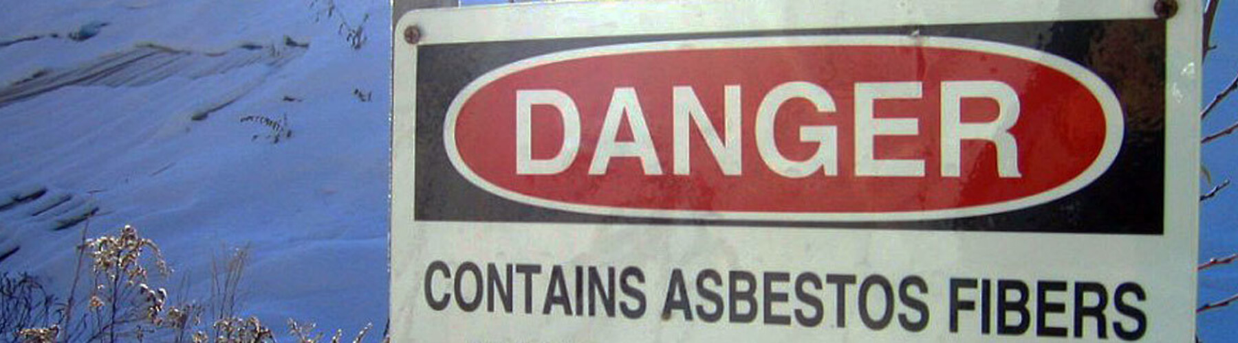 Danger sign, contains asbestos fibers